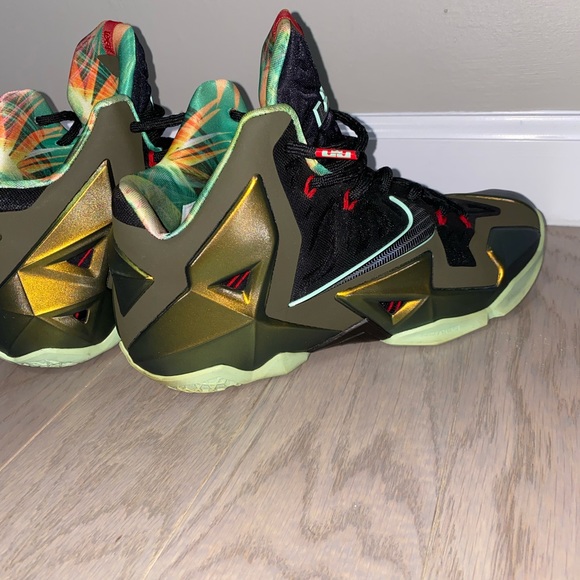 Lebron XI - Picture 10 of 16
